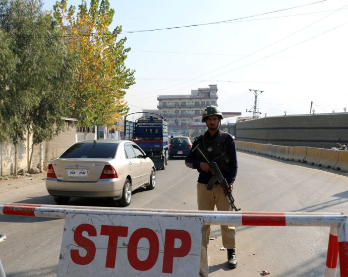 suicide-bomber-kills-14-outside-police-station-in-pakistan’s-swat