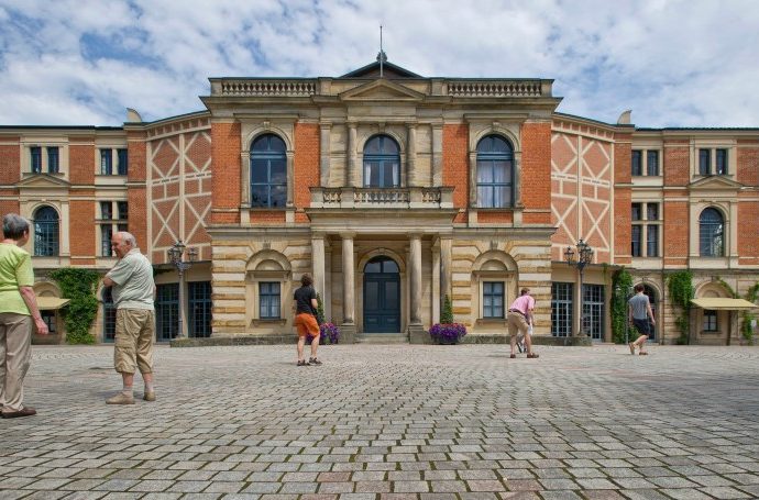 ai-assisted-staging-draws-boos-at-the-richard-wagner-festival-in-germany