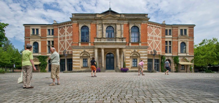 ai-assisted-staging-draws-boos-at-the-richard-wagner-festival-in-germany