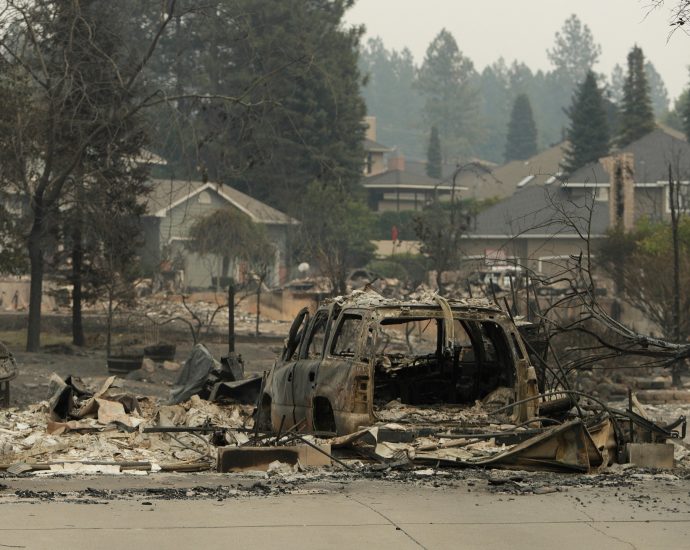 fires-in-spokane,-washington,-burn-600-structures,-force-60,000-evacuations
