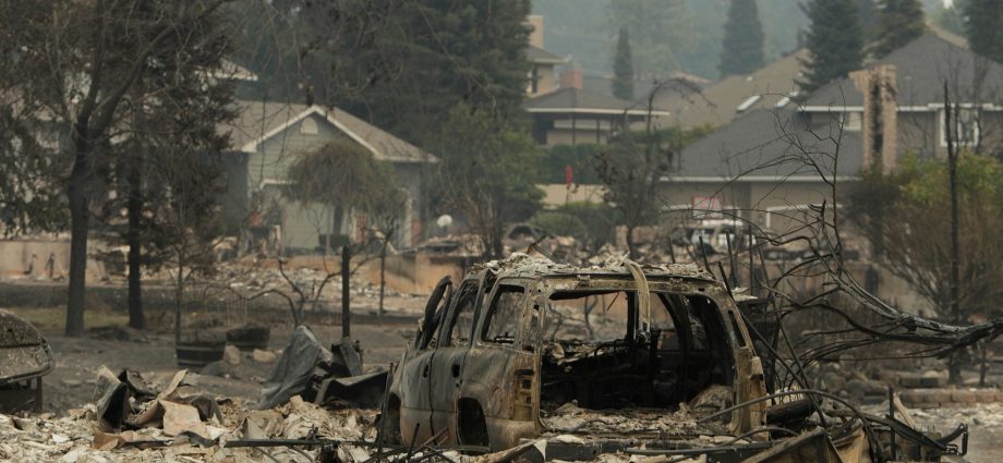 fires-in-spokane,-washington,-burn-600-structures,-force-60,000-evacuations