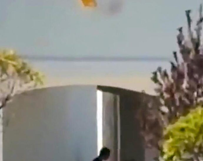 screams-and-gunshots-at-idaho-in-n-out:-3-killed,-7-injured,-gunman-dead,-police-say