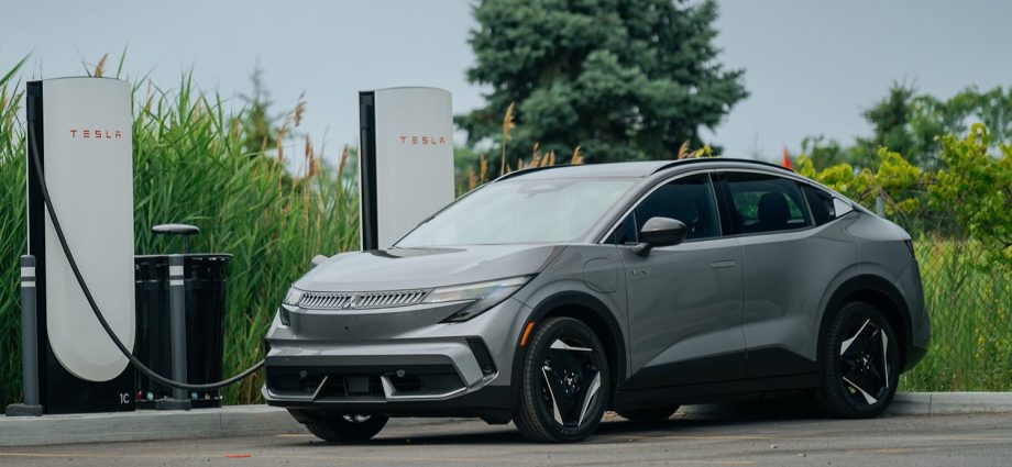 new-mitsubishi-eclipse-sportback-ev-to-offer-both-j1772-and-nacs-charging-ports
