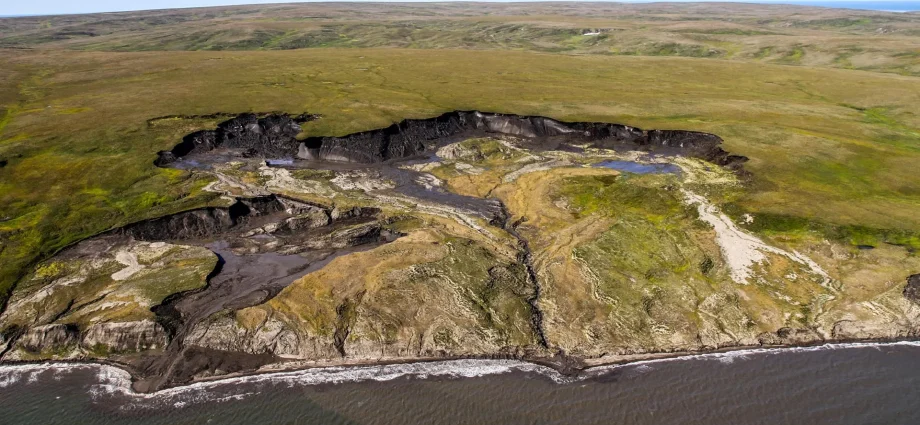 ancient-arctic-carbon-is-pouring-into-the-sea,-but-the-seabed-captures-most-of-it