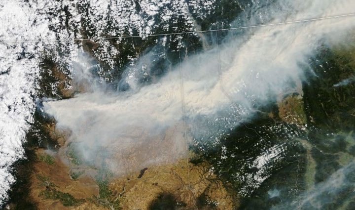 smoke-streams-across-eastern-washington