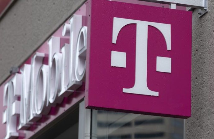 t-mobile-says-service-restored-after-users-report-issues-with-phones