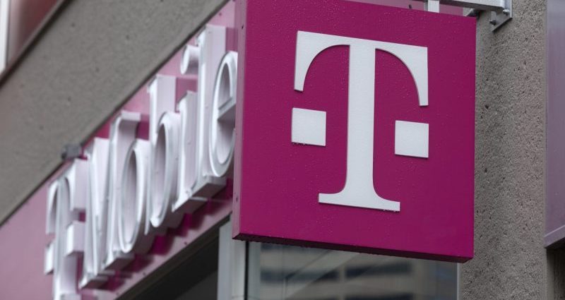 t-mobile-says-service-restored-after-users-report-issues-with-phones