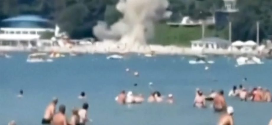 moscow-and-kyiv-trade-blame-over-drone-explosion-that-killed-7,-including-3-children,-on-russian-beach