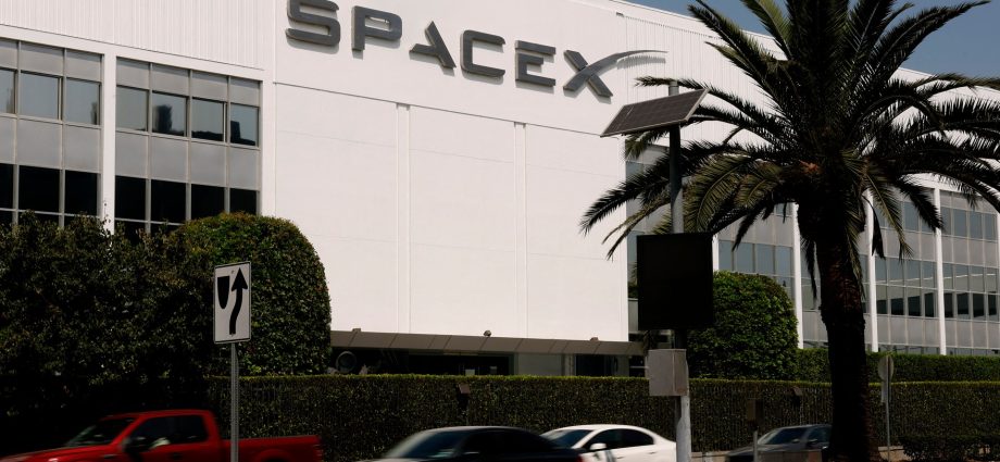 elon-musk’s-spacex-reports-losses-but-less-than-expected