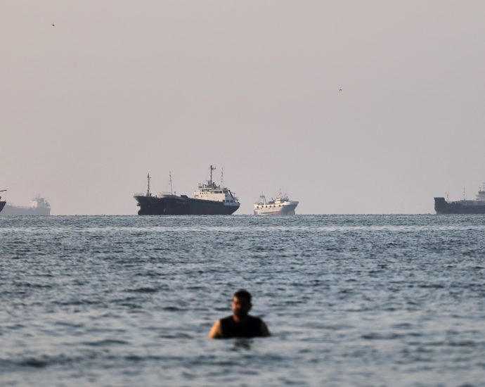 iran-war-live:-tehran-oman-talks-on-hormuz-‘positive’;-ship-hit-in-red-sea