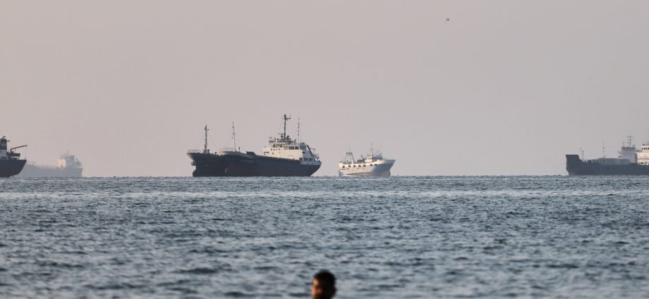 iran-war-live:-tehran-oman-talks-on-hormuz-‘positive’;-ship-hit-in-red-sea