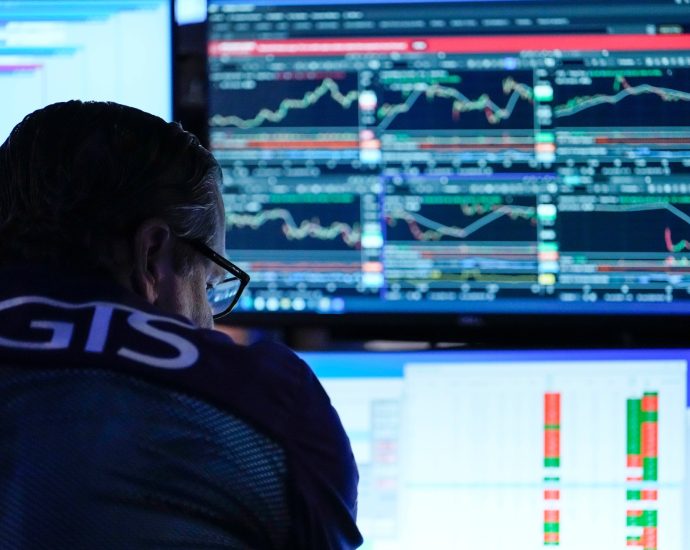 us-stock-market-hits-record-high-amid-hopes-for-strait-of-hormuz-reopening