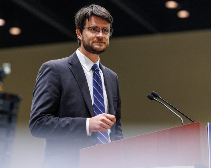 progressive-activist-wins-democratic-primary-in-one-of-the-nation’s-biggest-house-races