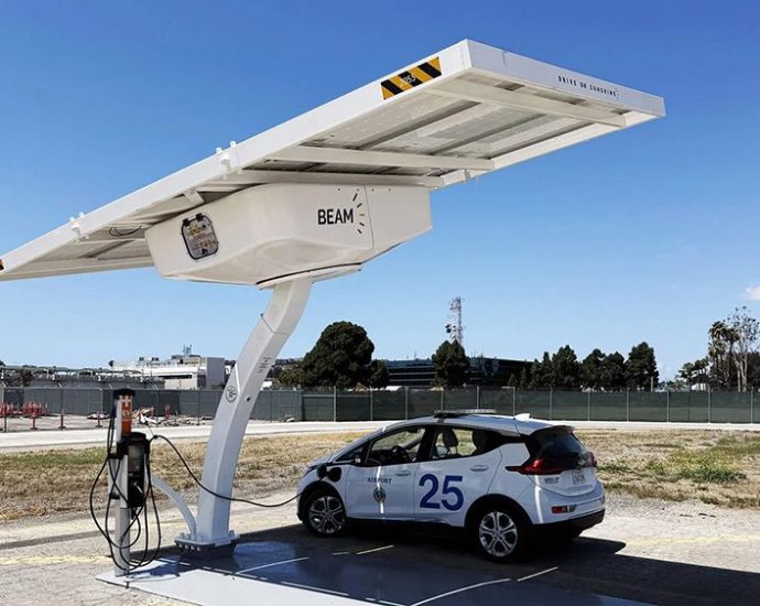 beam-global-supplies-ev-arc-off-grid-charging-systems-for-dallas-municipal-fleet-and-massachusetts-carshare-pilot
