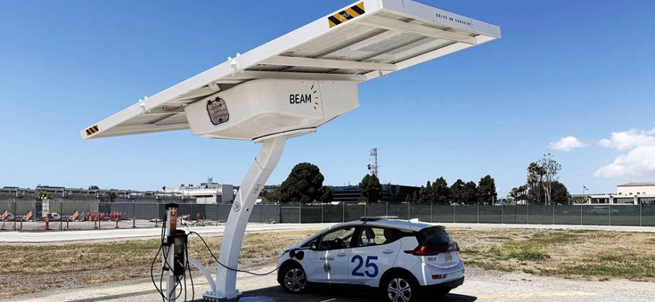 beam-global-supplies-ev-arc-off-grid-charging-systems-for-dallas-municipal-fleet-and-massachusetts-carshare-pilot