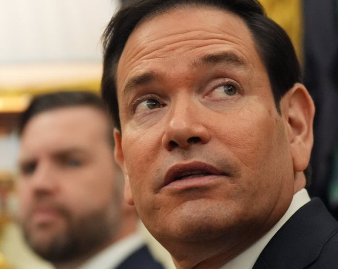 ‘completely-full-of-s**t’:-ex-gop-strategist-flames-rubio’s-promise-to-vance
