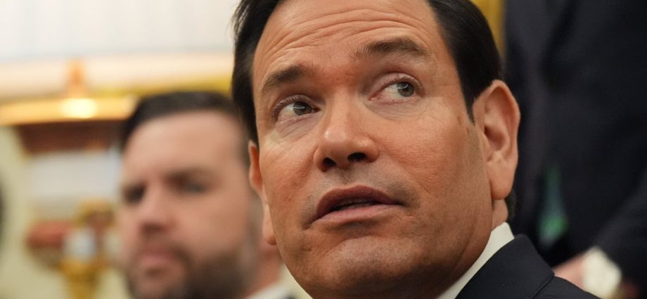 ‘completely-full-of-s**t’:-ex-gop-strategist-flames-rubio’s-promise-to-vance