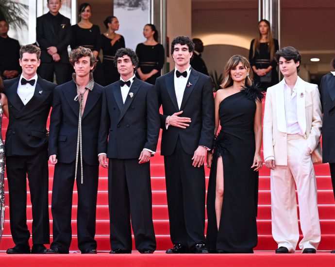 cannes-winner-‘la-bola-negra’-sets-fall-release-as-tiff-honors-penelope-cruz
