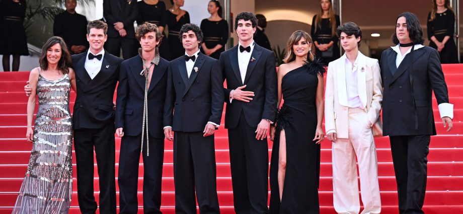 cannes-winner-‘la-bola-negra’-sets-fall-release-as-tiff-honors-penelope-cruz