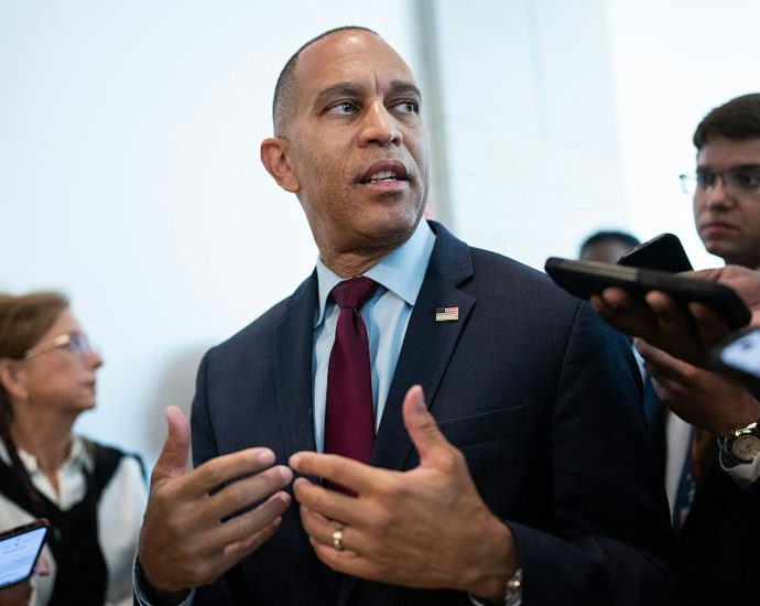 how-popular-is-hakeem-jeffries-among-democrats?