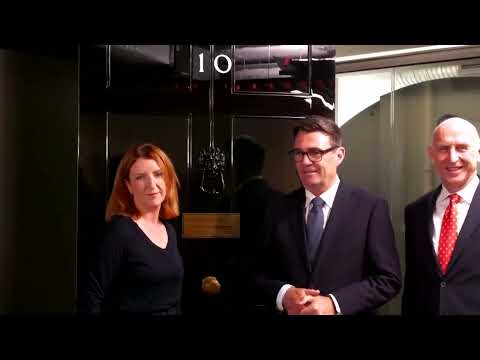 how-uk’s-burnham-uses-social-media-to-challenge-populism