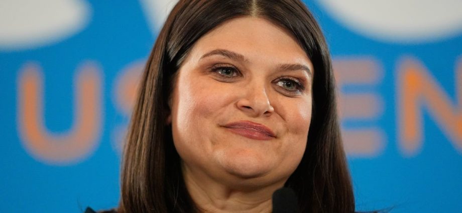 the-cautionary-tale-at-the-heart-of-centrist-democrats’-primary-woes