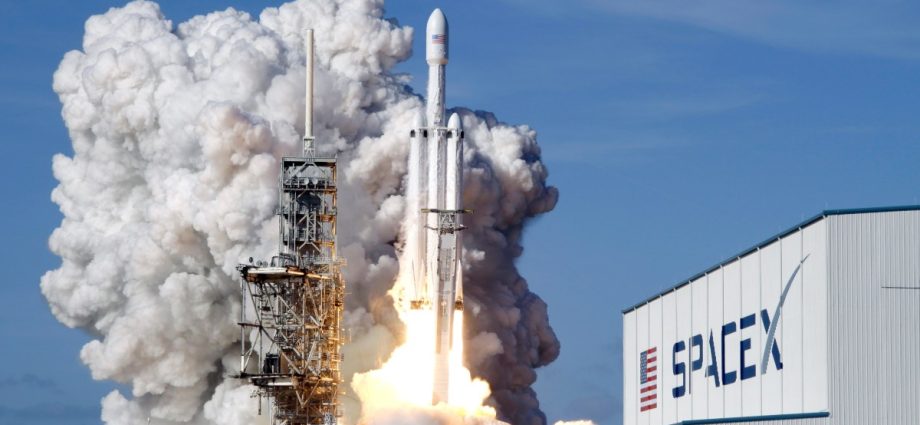 spacex-shares-slide-on-the-heels-of-first-quarterly-report
