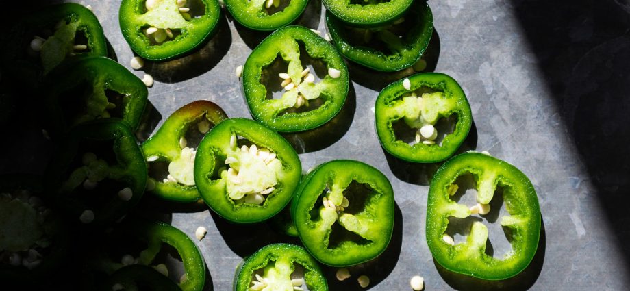 salmonella-outbreak-linked-to-jalapenos-at-chipotle-and-qdoba-expands-to-27-states