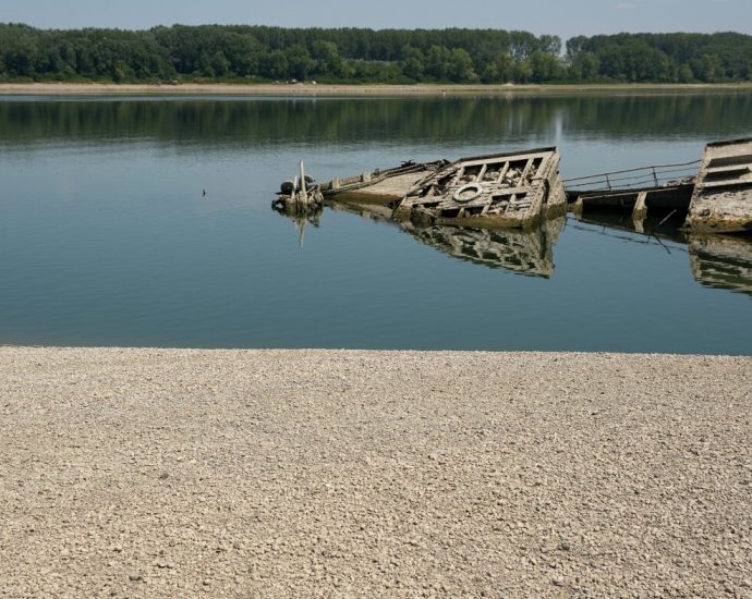 europe’s-heat-wave-fuels-drought,-wildfires-and-fears-about-energy-supplies