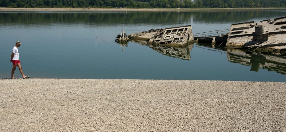 europe’s-heat-wave-fuels-drought,-wildfires-and-fears-about-energy-supplies