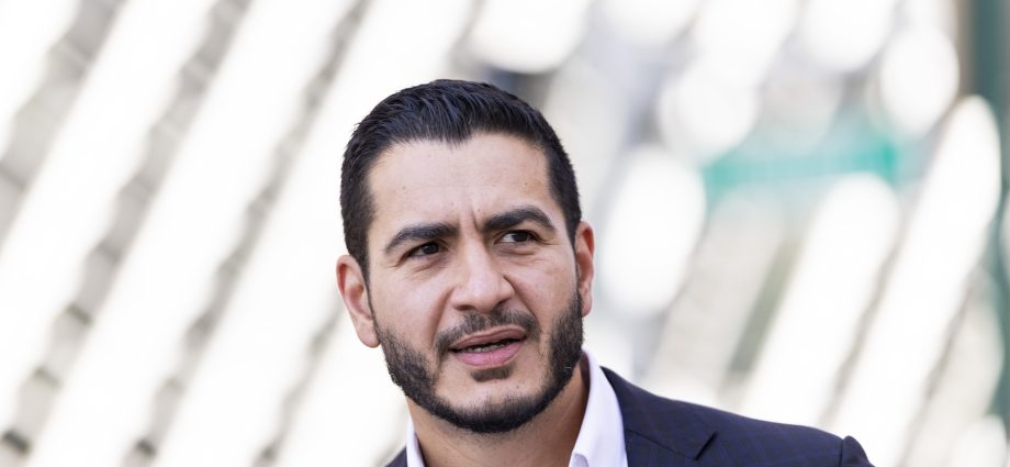 “that’s-the-best-you-got?”:-el-sayed-brushes-off-right-wing-islamophobia-after-michigan-primary-win