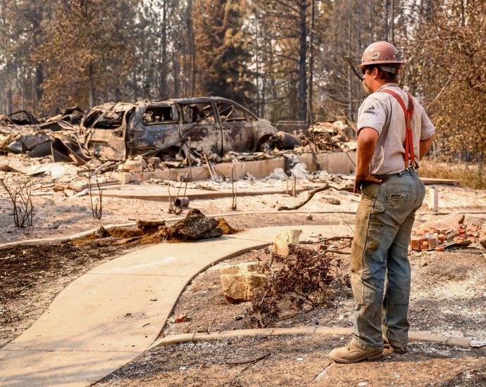 firefighters-are-working-16-hour-shifts-as-they-battle-the-spokane-complex-fire