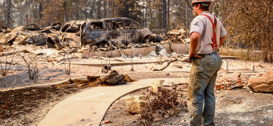 firefighters-are-working-16-hour-shifts-as-they-battle-the-spokane-complex-fire