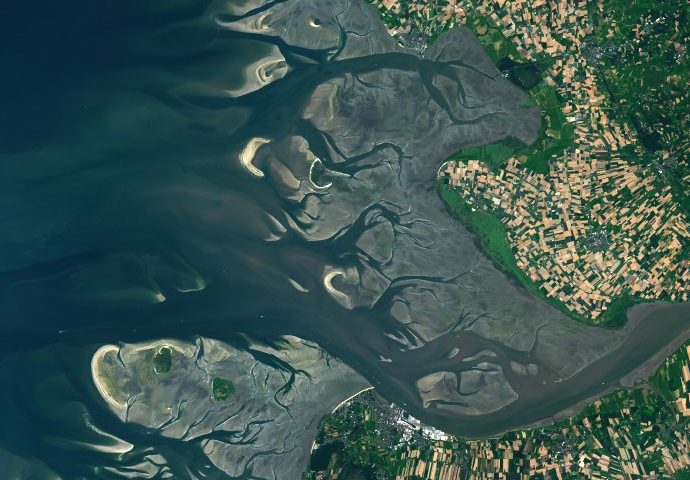 how-the-tide-turns-at-the-mouth-of-the-elbe