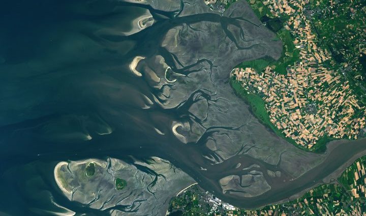 how-the-tide-turns-at-the-mouth-of-the-elbe