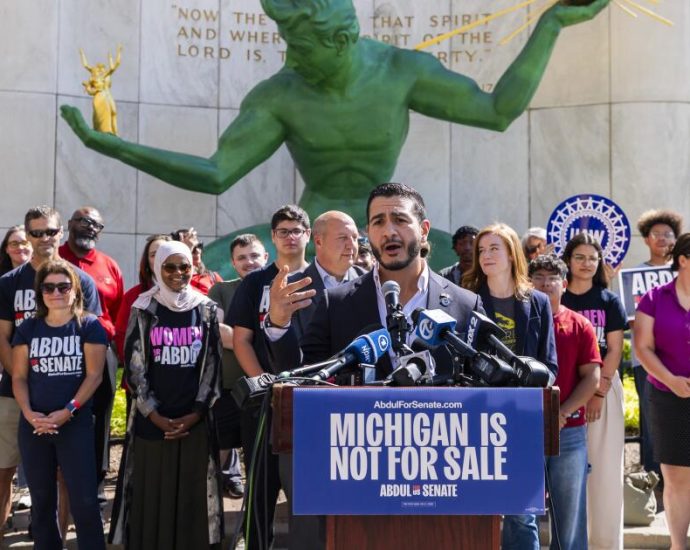 michigan-senate-victory-boosts-progressives-as-democrats-wrestle-with-party’s-direction