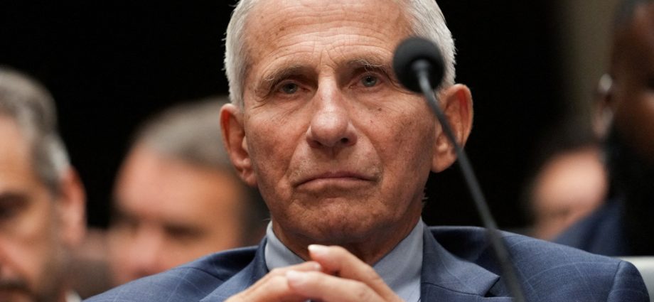 senate-panel-votes-to-hold-former-official-fauci-in-contempt-of-congress