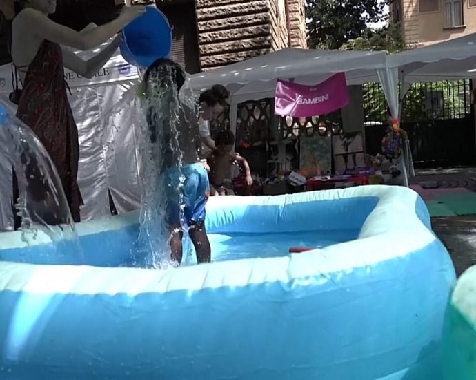 rome’s-spin-time-residents-sleep-outside-after-fire,-amid-heatwave