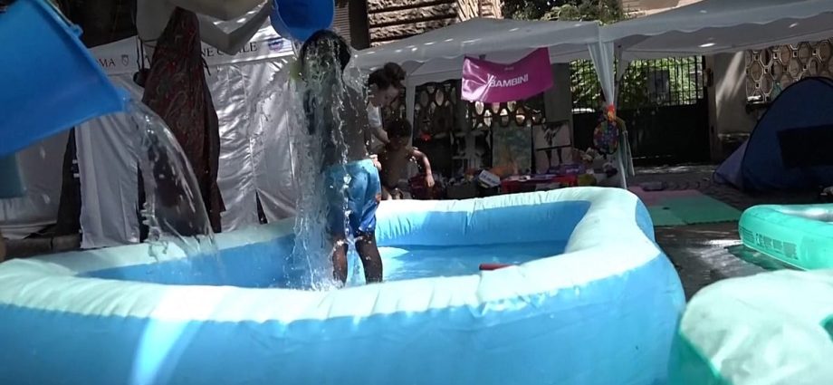 rome’s-spin-time-residents-sleep-outside-after-fire,-amid-heatwave