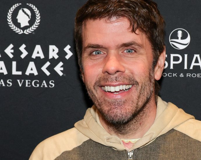 perez-hilton’s-family-says-he’s-receiving-medical-care-after-tiktok-livestream-incident