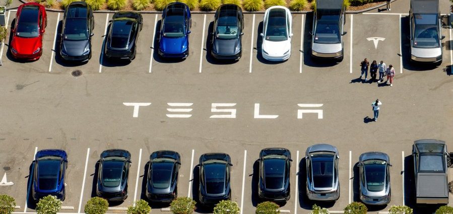 driver-blames-tesla-autopilot-feature-for-speeding-violation