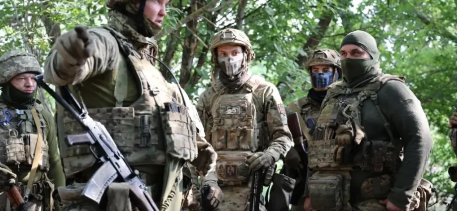 colombian-veterans,-a-british-bomb-disposal-expert,-a-finnish-teenager:-who-are-the-16,000-foreigners-fighting-for-ukraine?