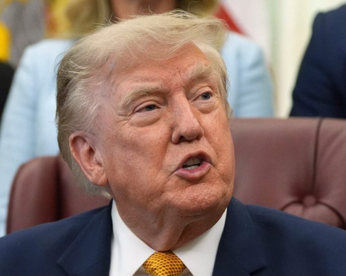 the-traitor’s-latest-reflecting-pool-talk-totally-sinks-in-a-simply-humiliating-clip