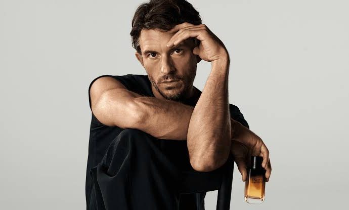 jonathan-bailey-is-bringing-sophisticated-sexy-to-armani’s-new-fragrance