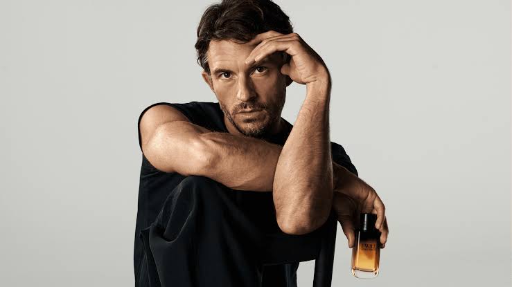jonathan-bailey-is-bringing-sophisticated-sexy-to-armani’s-new-fragrance