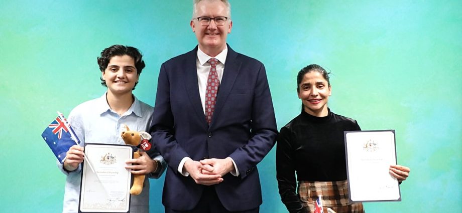 australia-grants-citizenship-to-two-iranian-women-footballers-who-sought-asylum