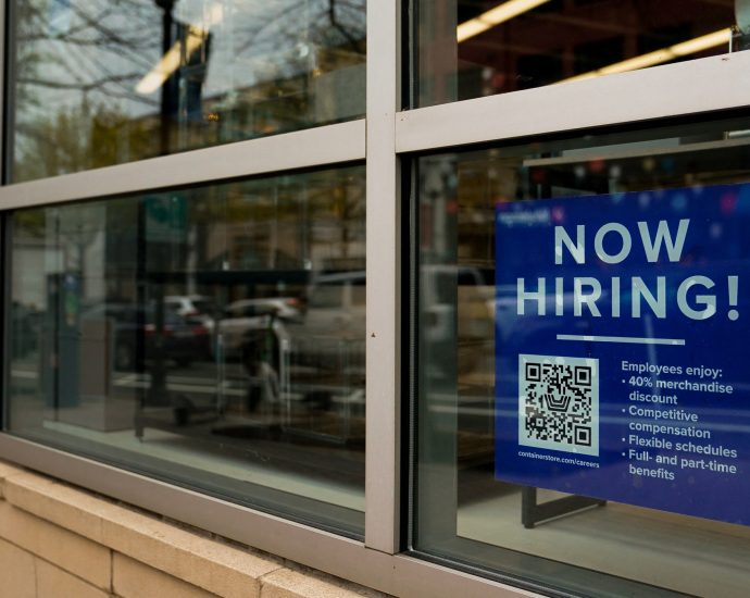 us-labour-market-sheds-jobs-in-july-as-labour-force-participation-slumps