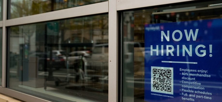 us-labour-market-sheds-jobs-in-july-as-labour-force-participation-slumps