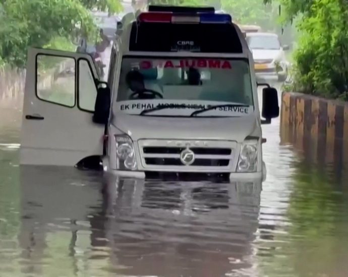 new-delhi-on-red-alert-as-heavy-rains-pound-the-city