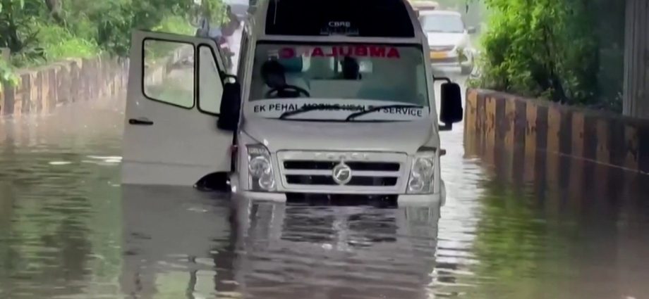 new-delhi-on-red-alert-as-heavy-rains-pound-the-city